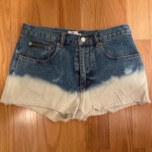 Calvin Klein Jeans Ombre Jean Shorts in Size 5